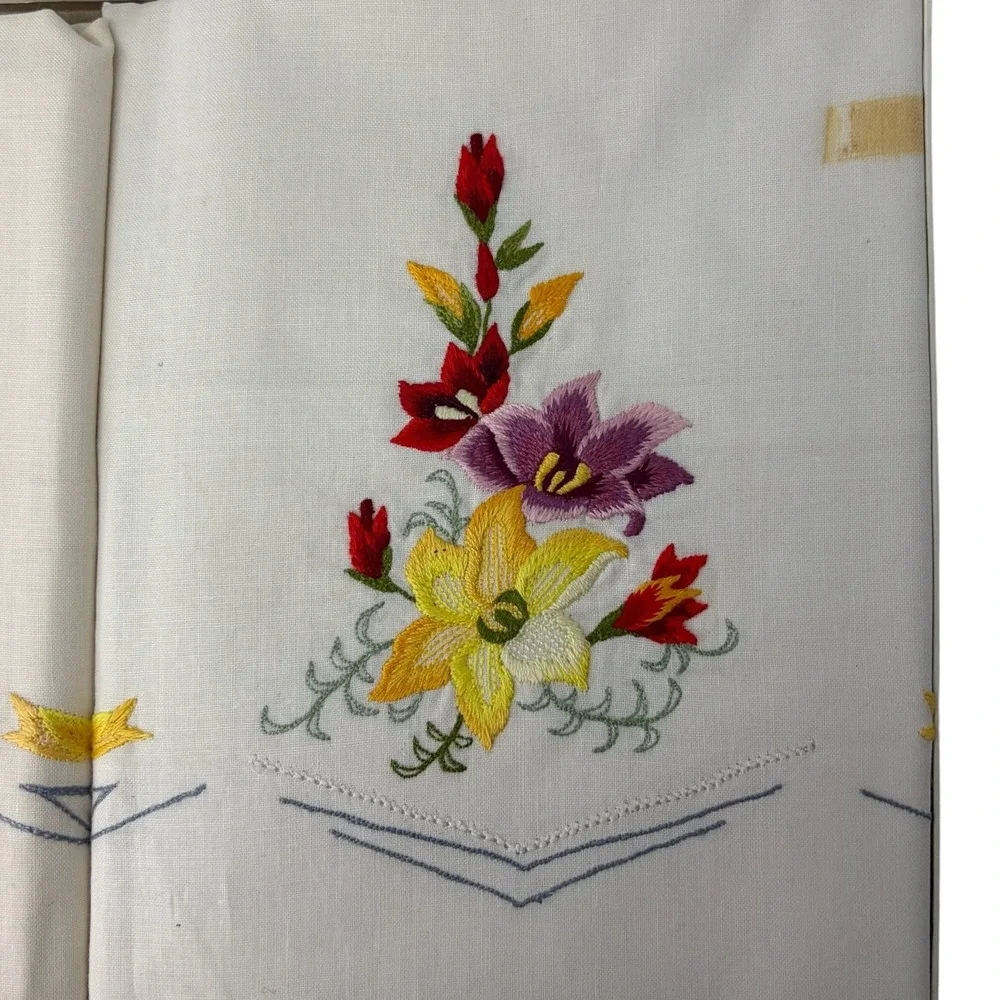 Vintage Embroidered Pillowcases Pair Floral NOS Original Box 27.5x16